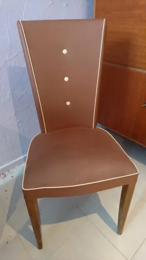 Chaise en simili