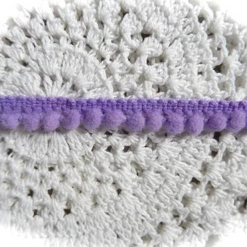 Galon à petits pompons mauves