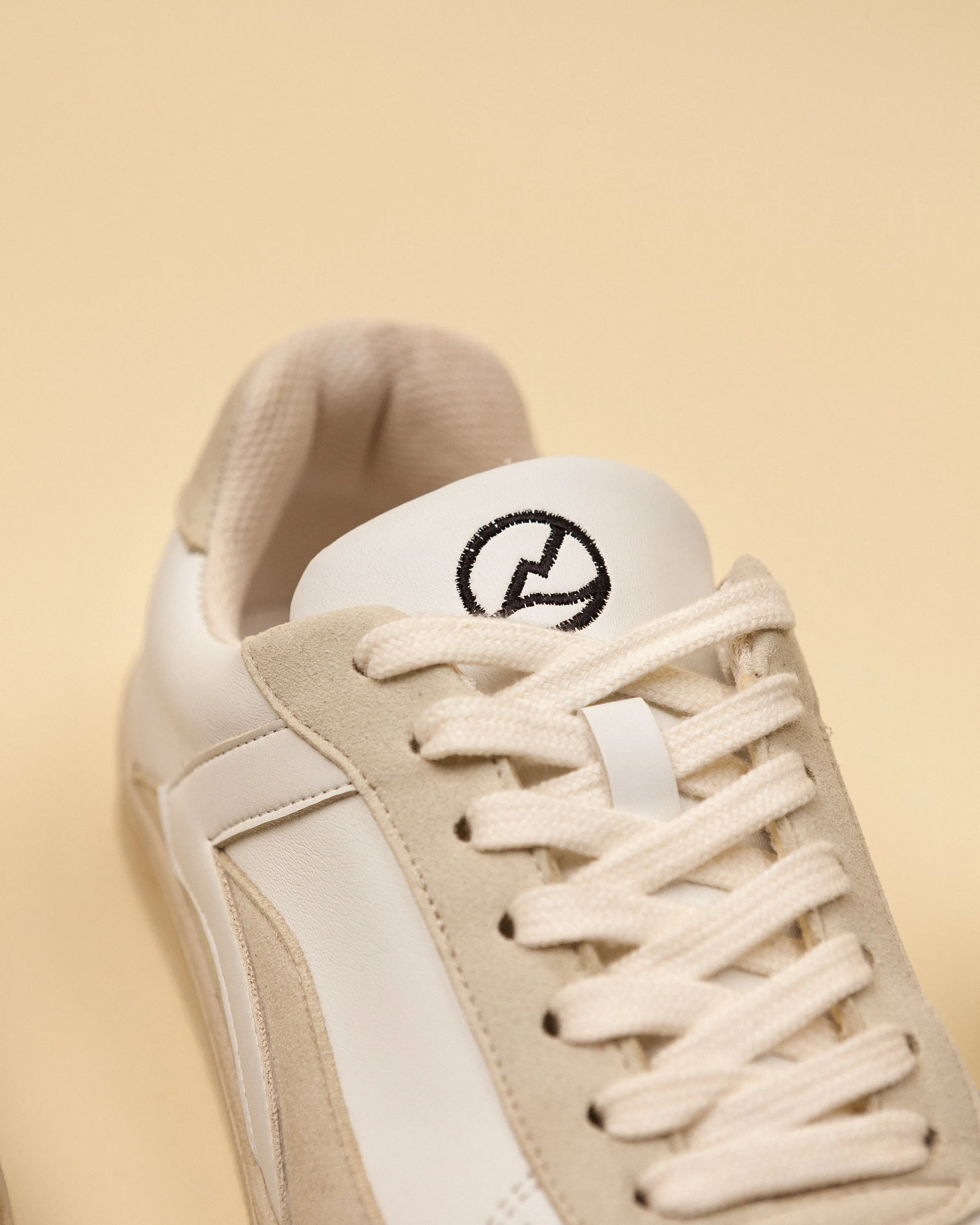 Hygge/22 Suede Bone