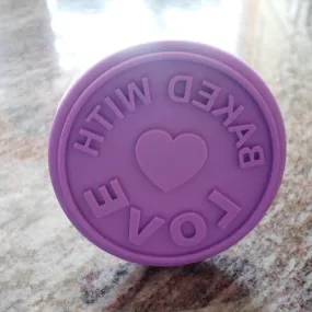 Tampon a biscuit mauve "baked with love"